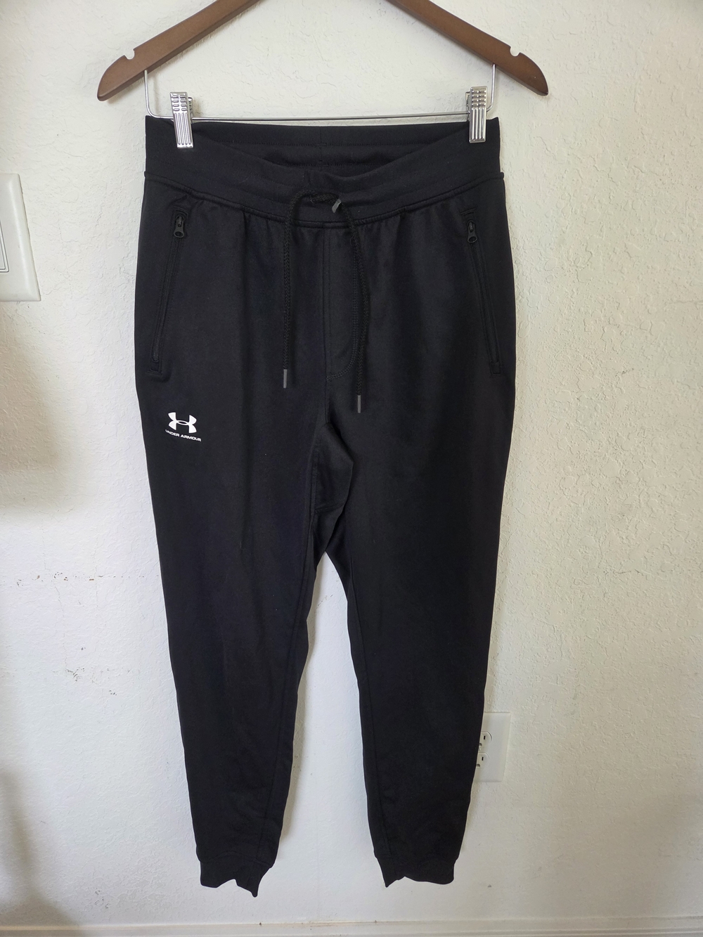 Under Armour Women's Black Jogger Pants M Loose Fit Drawstring Zip Pocket